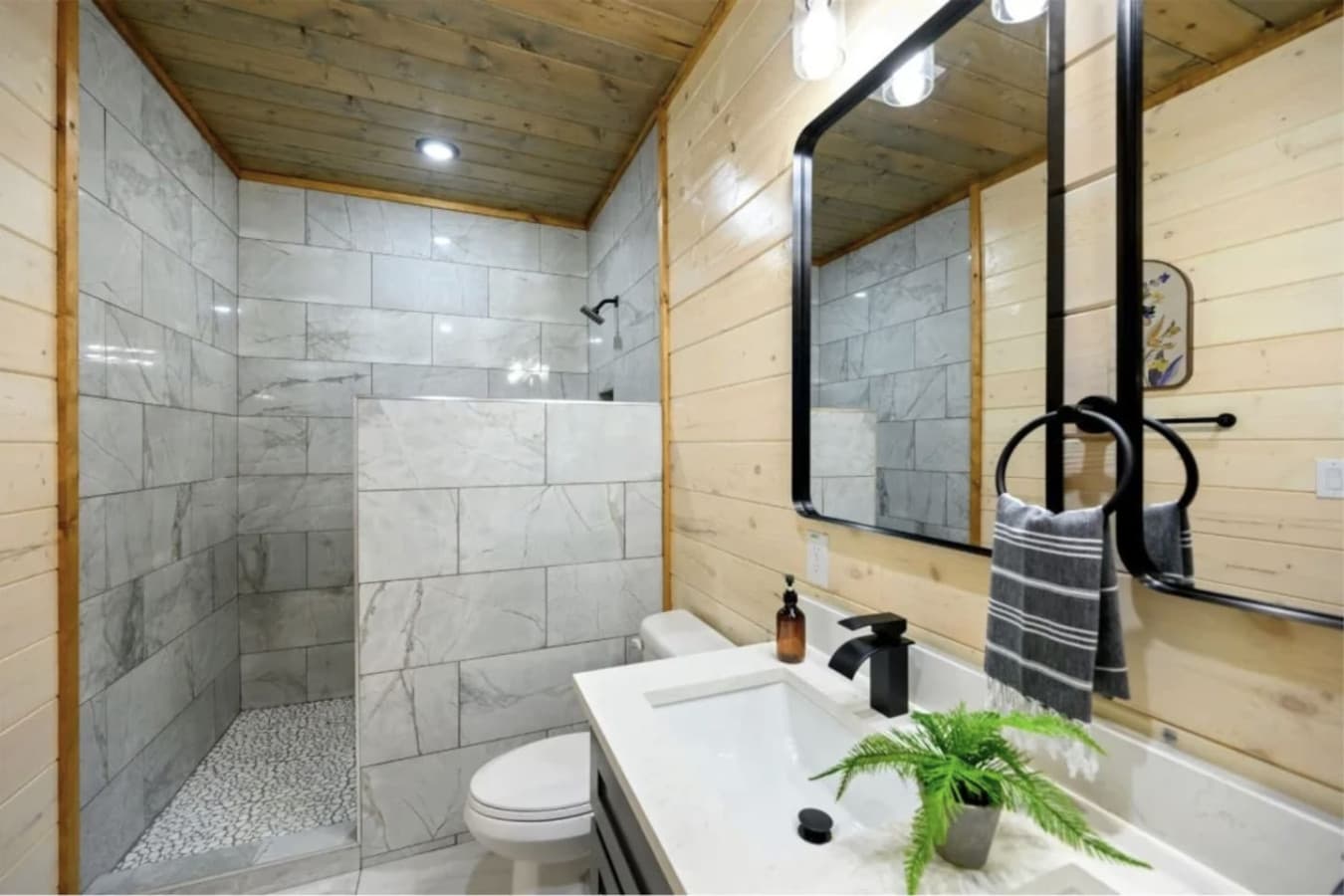 King Suite Bathroom #1
