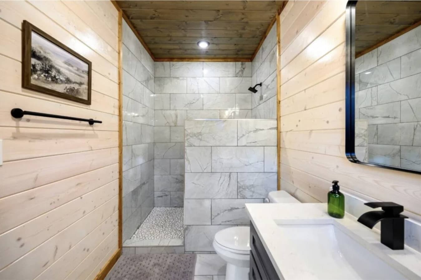 King Suite Bathroom #2