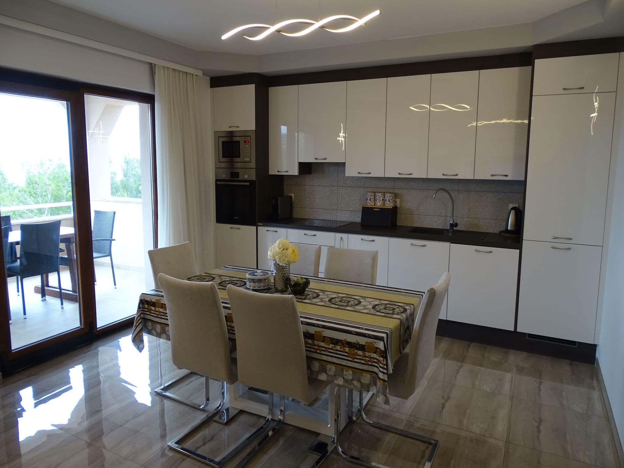 Kitchen / Dining Room