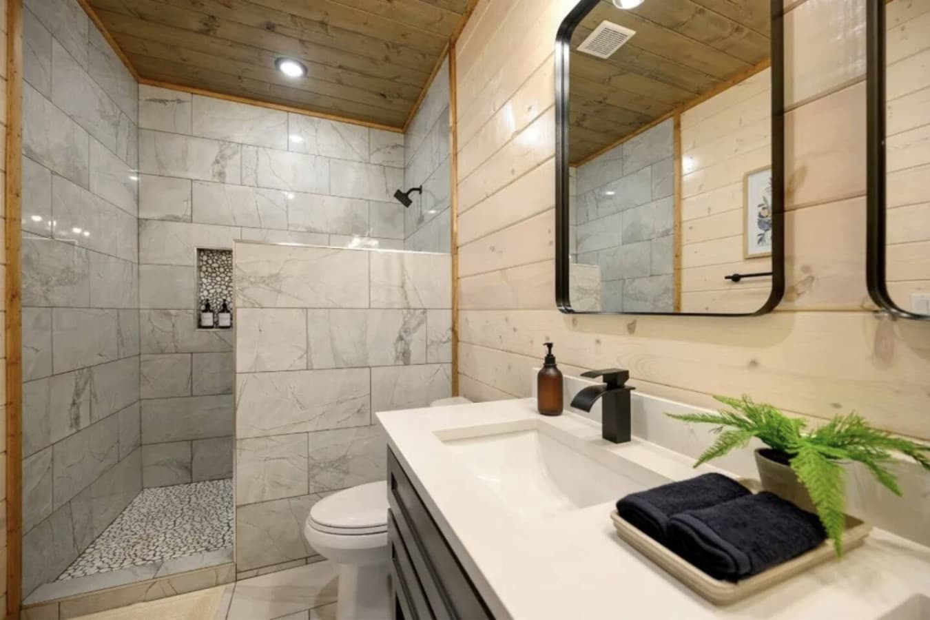 King Suite Bathroom #3