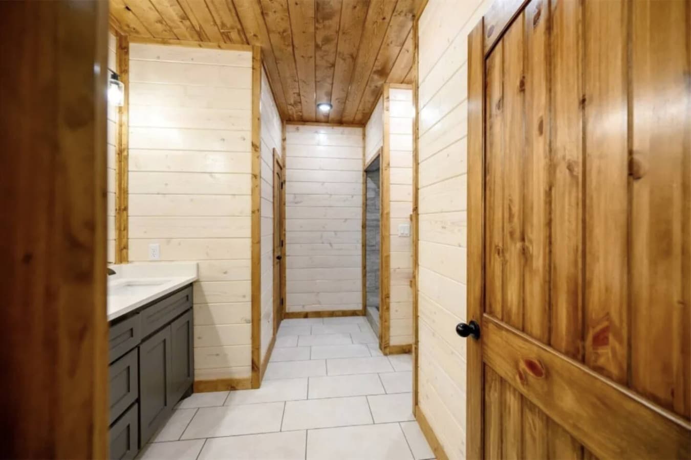 King Suite Bathroom #4