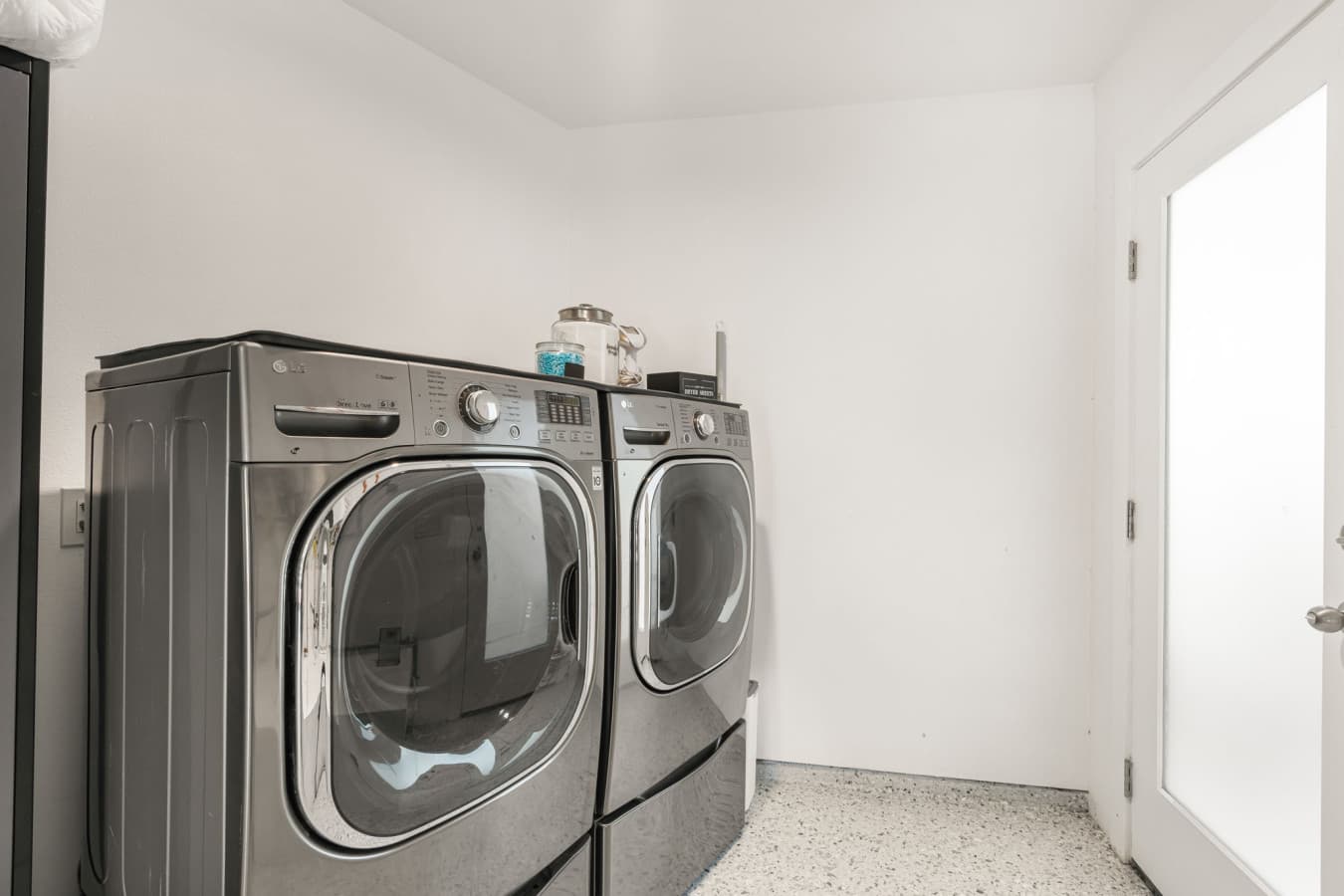 5-web-or-mls-567Sunview_005.jpg