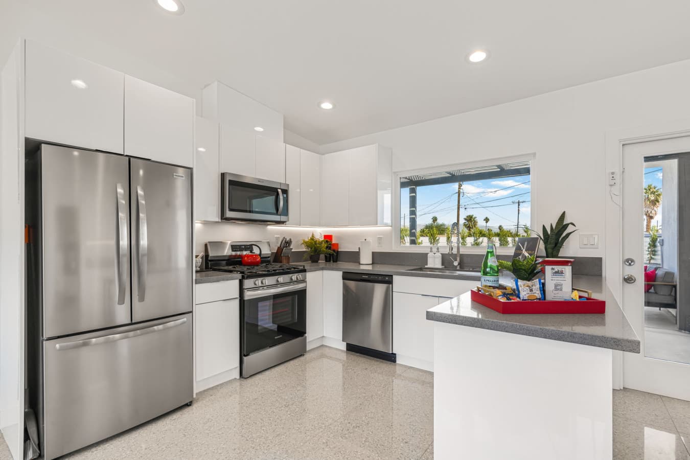 30-web-or-mls-567Sunview_030.jpg