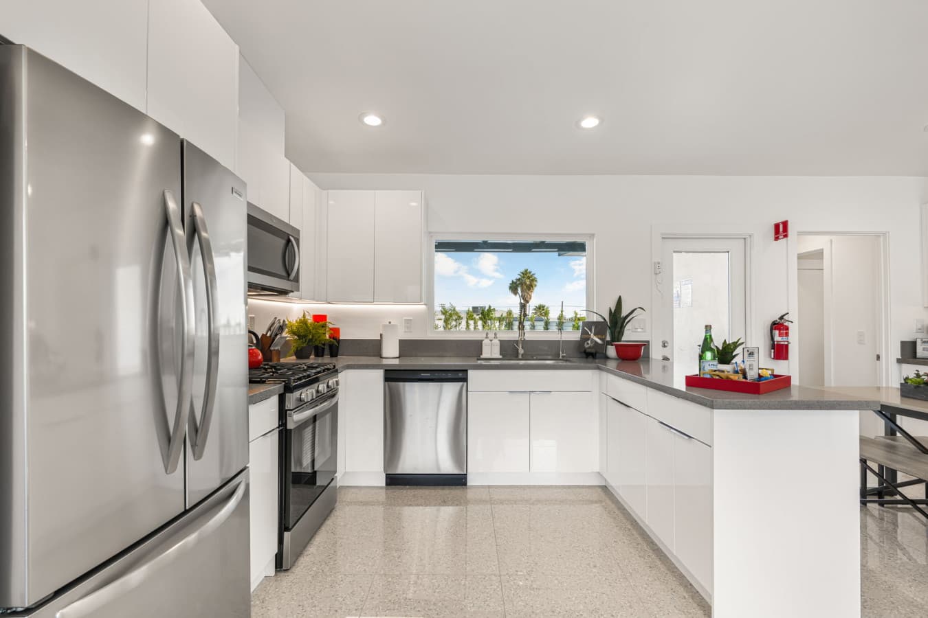 37-web-or-mls-567Sunview_037.jpg