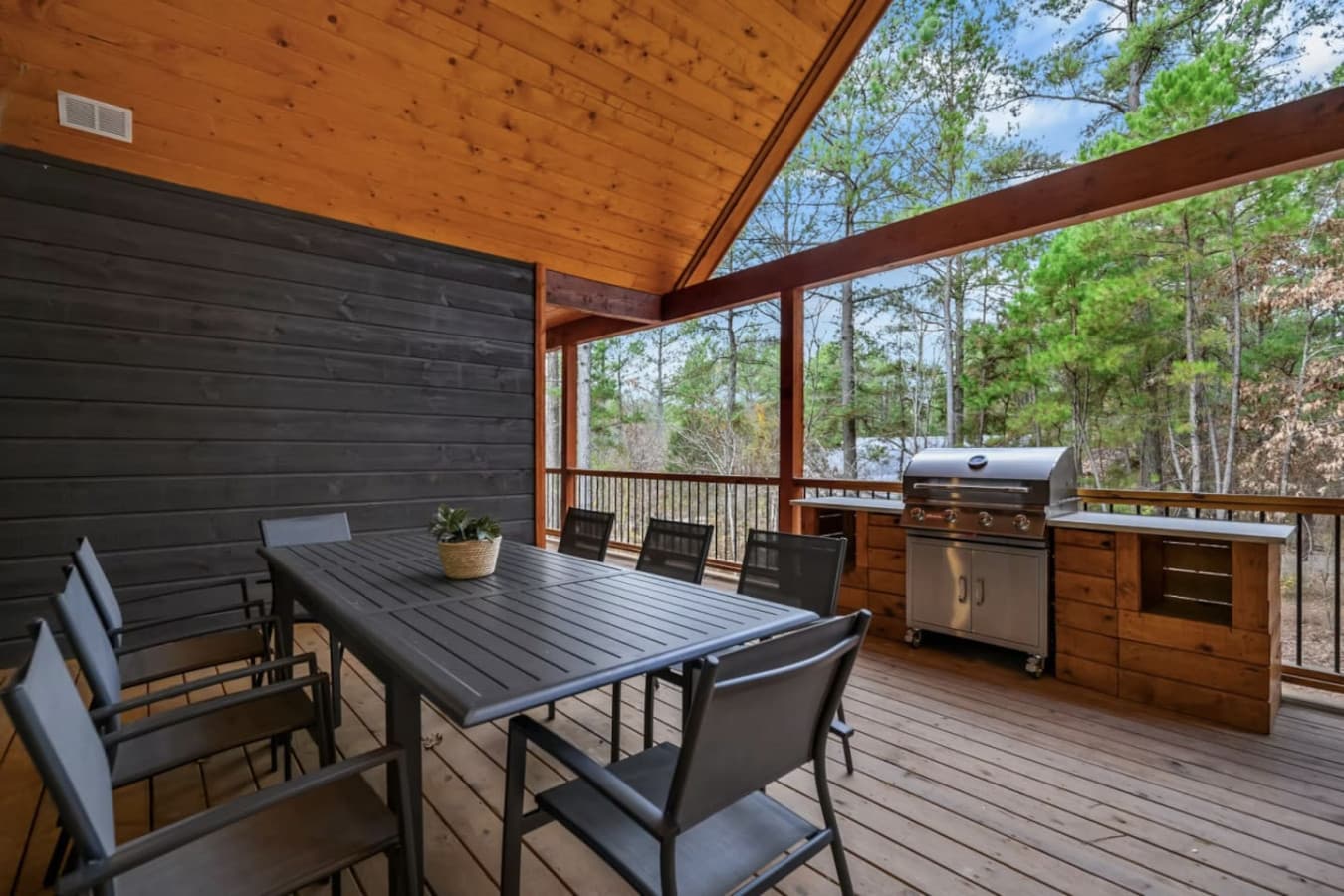 Outdoor Eating & Grill