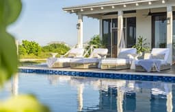 Casa Agua Azul & The Pool Club at Mahogany Bay