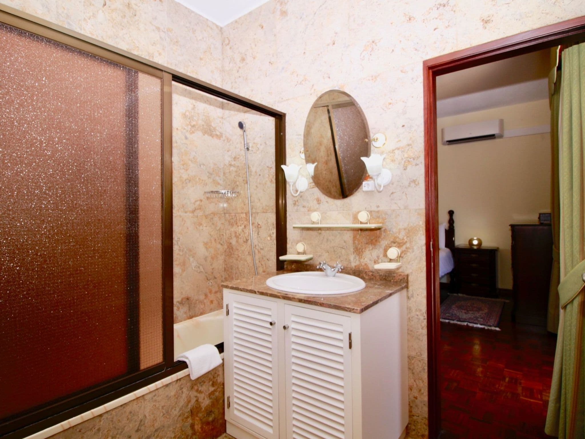Gallery Image 17