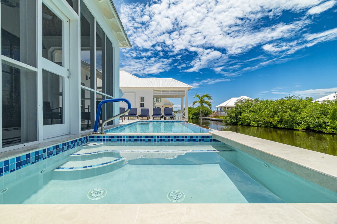 Belizean Serenity w/ Private Hot Tub and Pool at Mahogany Bay