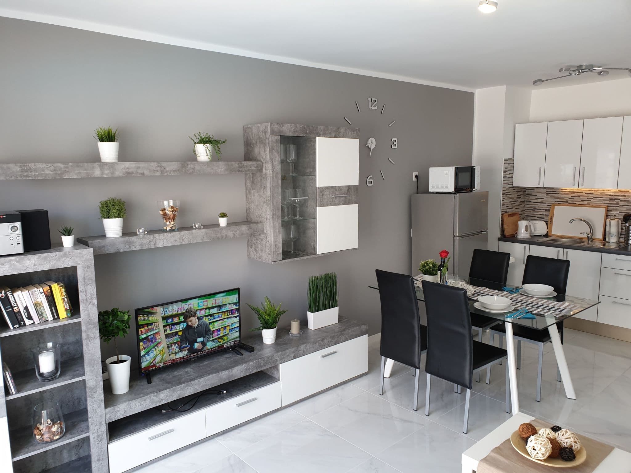 Kitchen / Dining Room