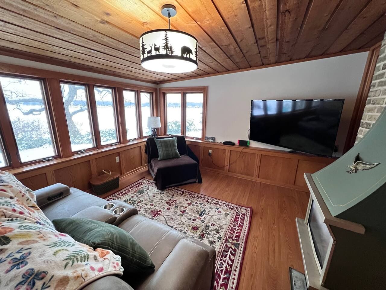 Daybed pulls out into a twin bed that could be considered a 9th sleeping area.