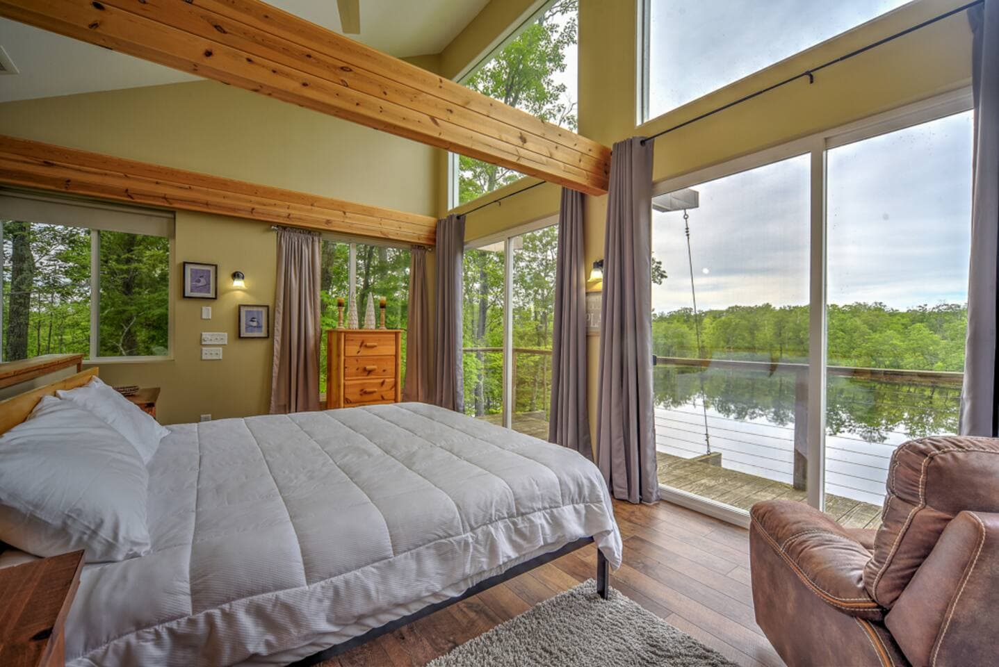 Primary bedroom - beautiful view
