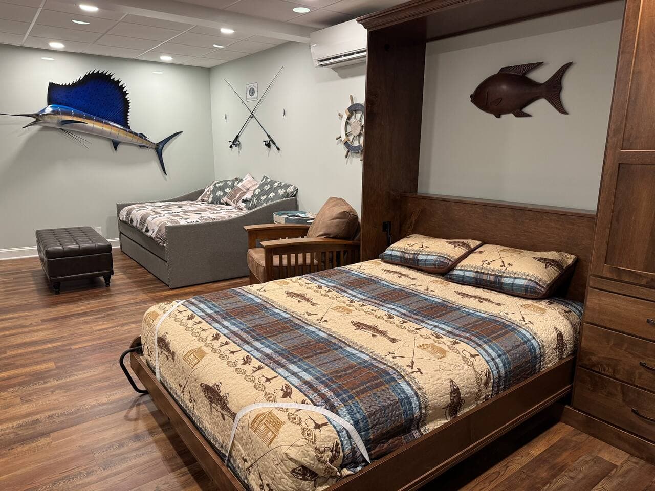 It is located in the lowest level, it has its own private access. There is a queen size Murphy bed and a large full size daybed-sofa with twin trundle bed.