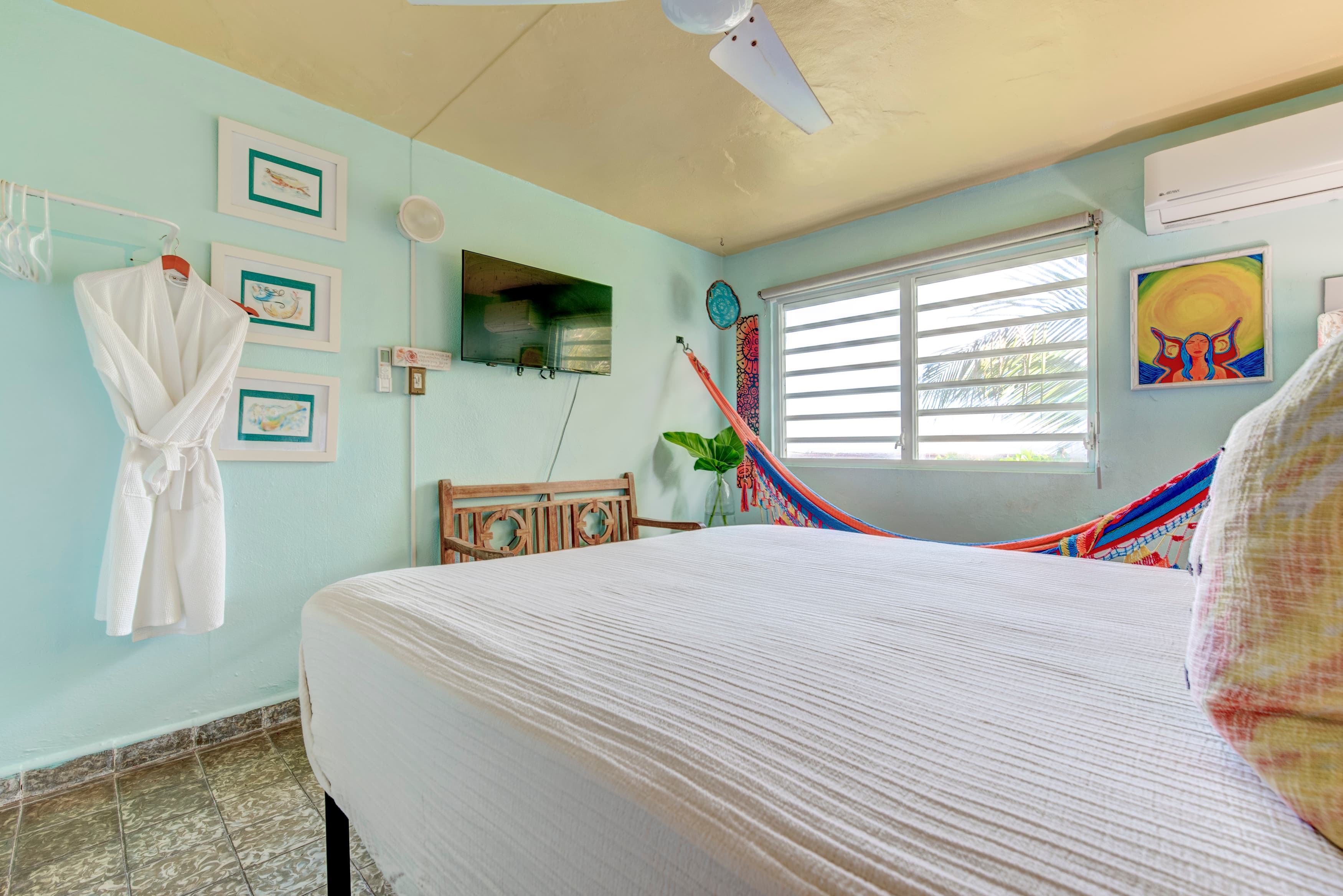 Soul Bedroom with Air Conditioner and high speed ceiling fan