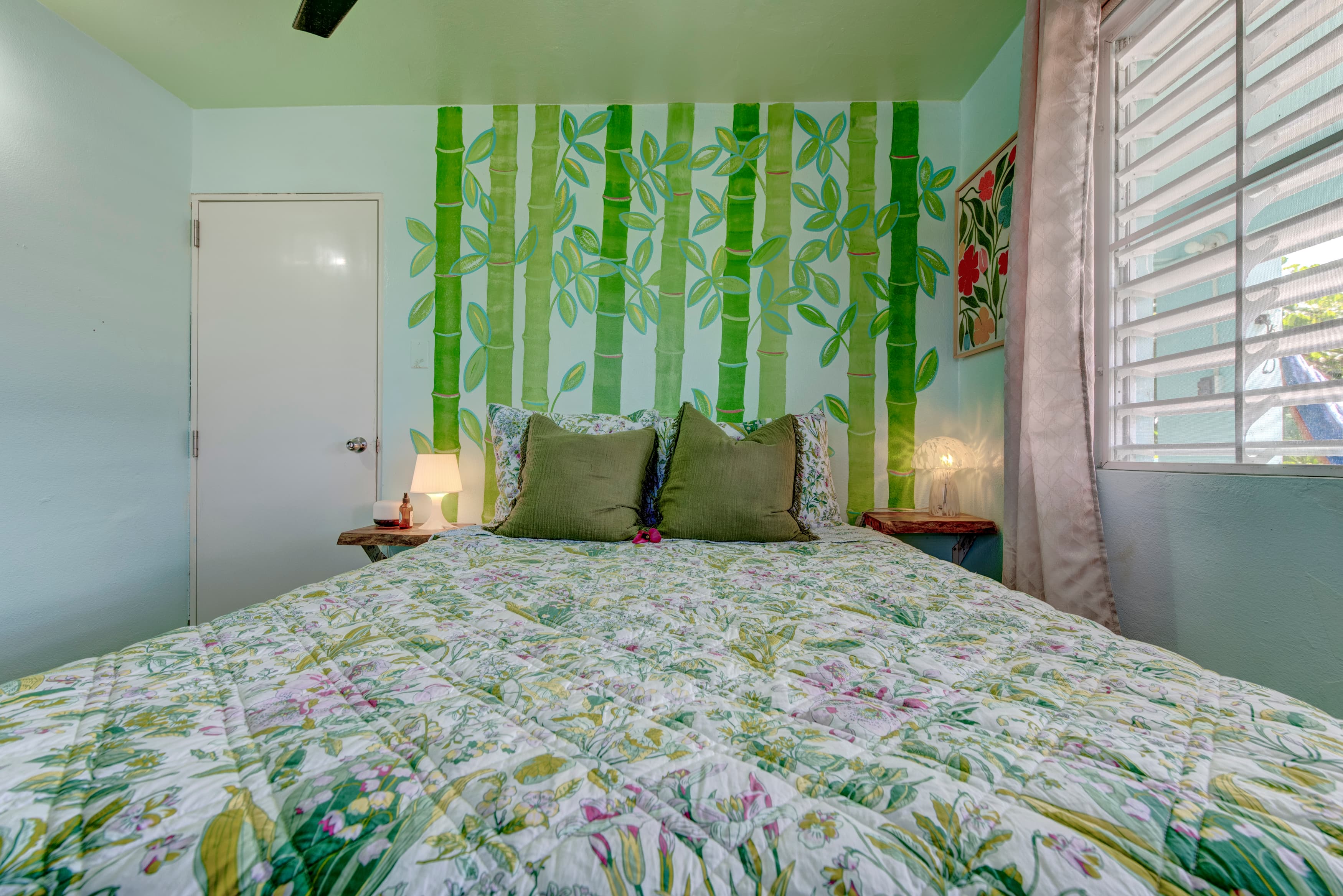 Butterfly  Suite with Queen Bed with Memory foam mattress