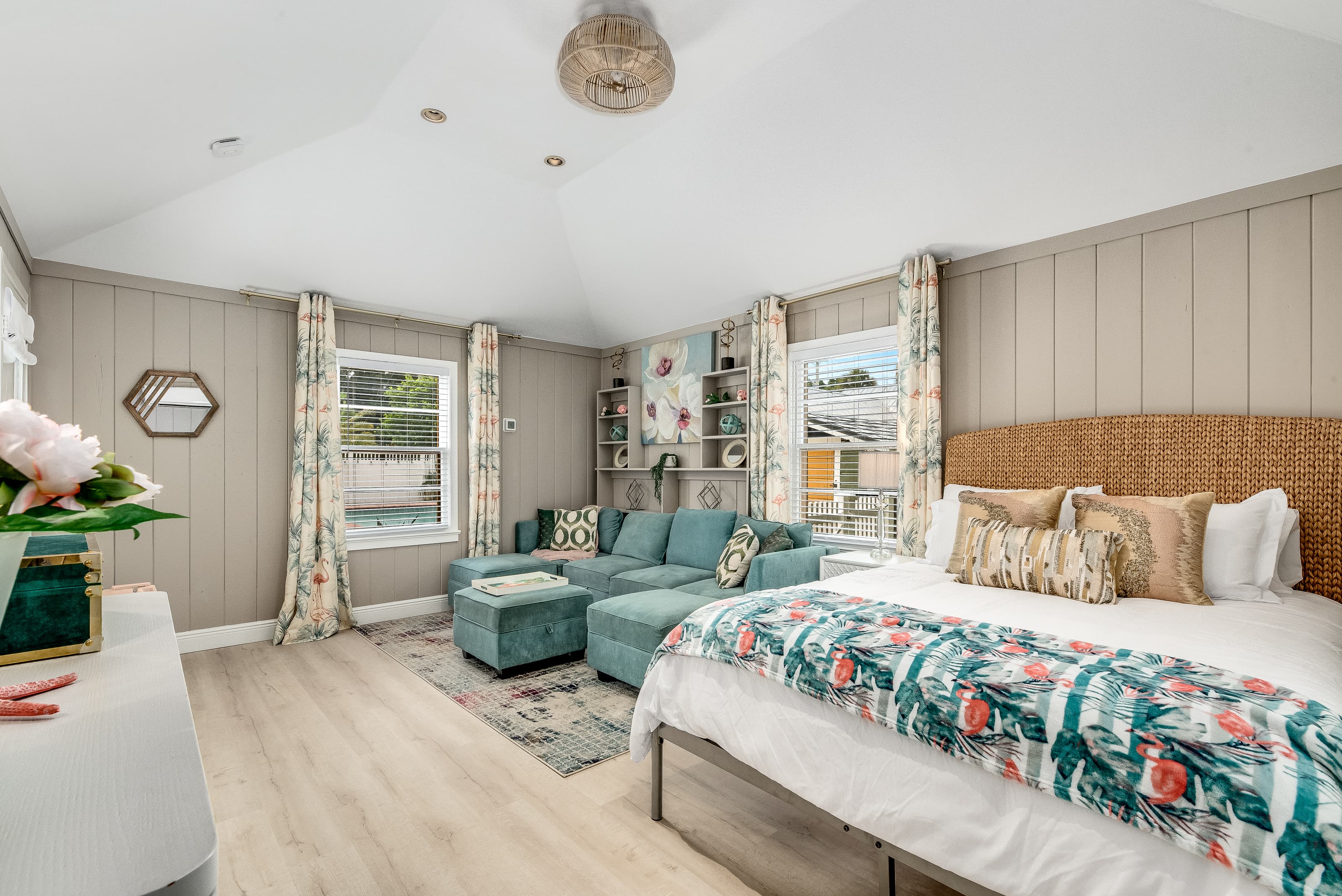 Flamingo Studio with Queen Bed and Modular Sofa