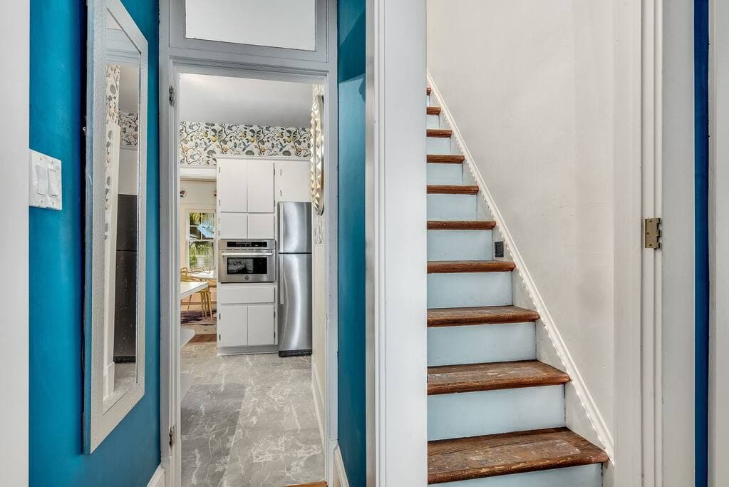 Noi Nest Hallway to Upstairs