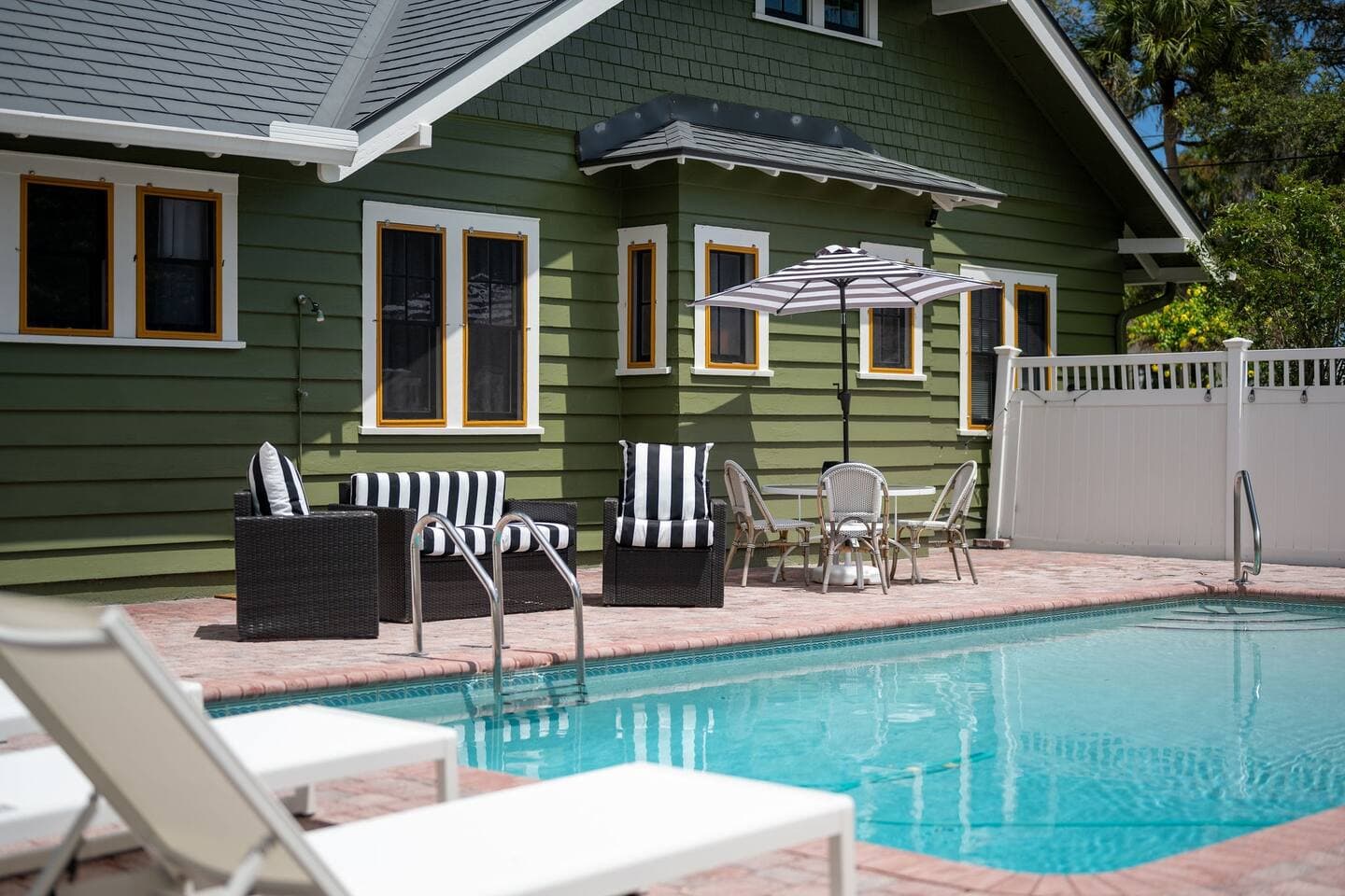Pool Lounge Chairs