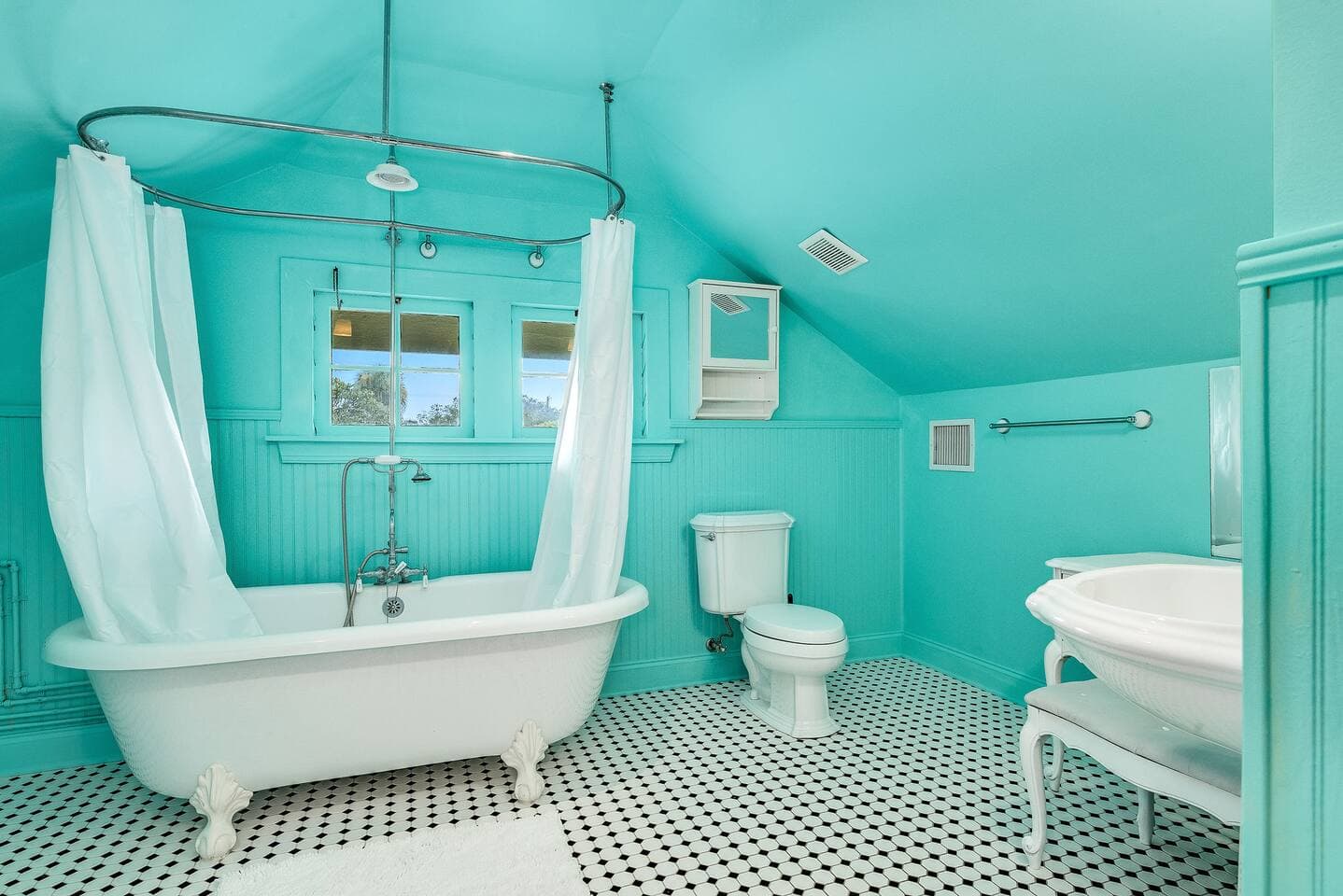 Dove Suite Bathroom