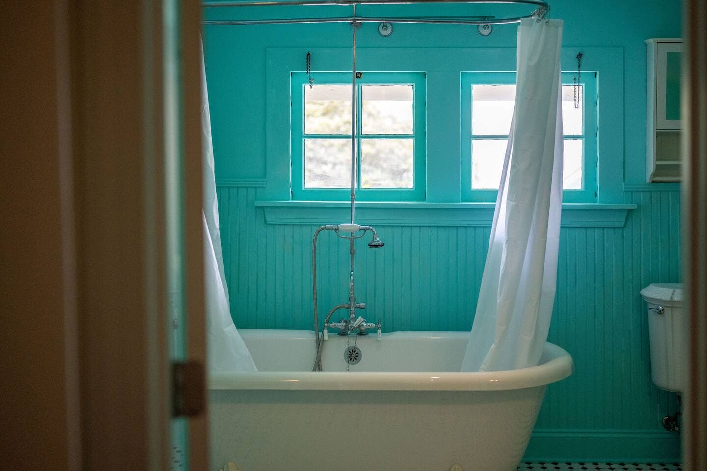 Dove Suite Tub