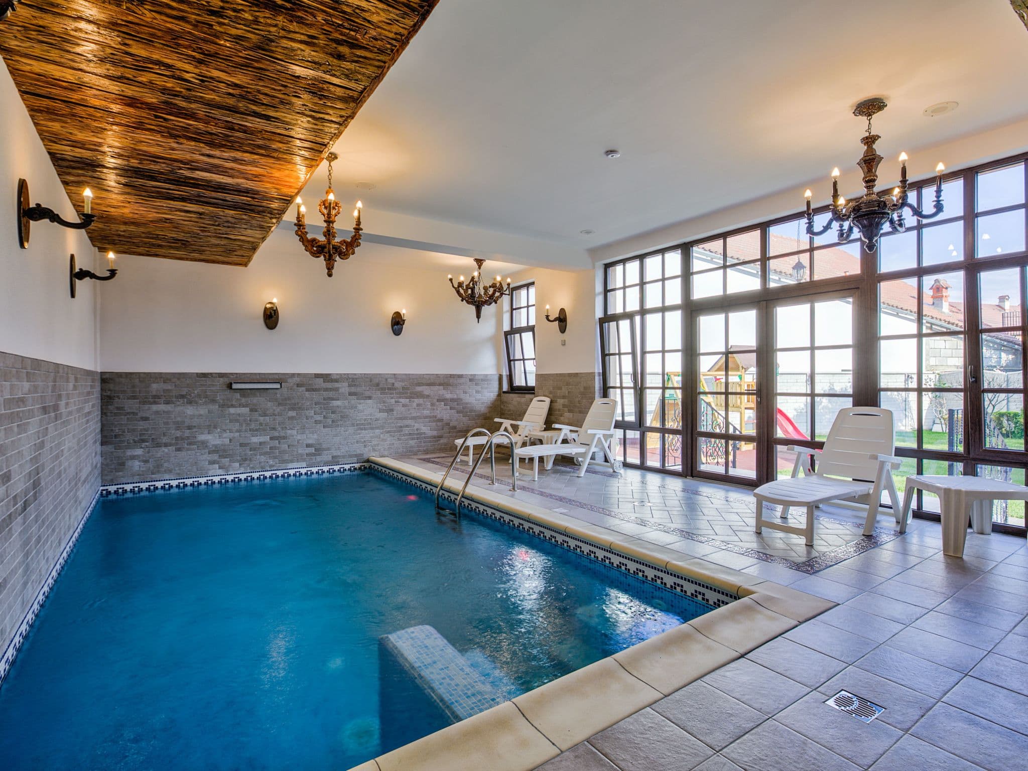 Pool Indoor