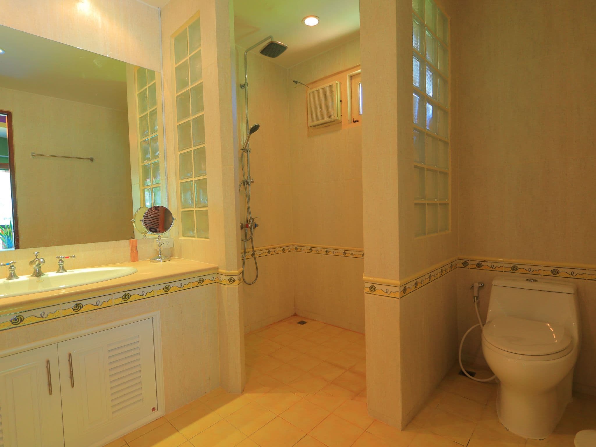 Bathroom / Wellness
