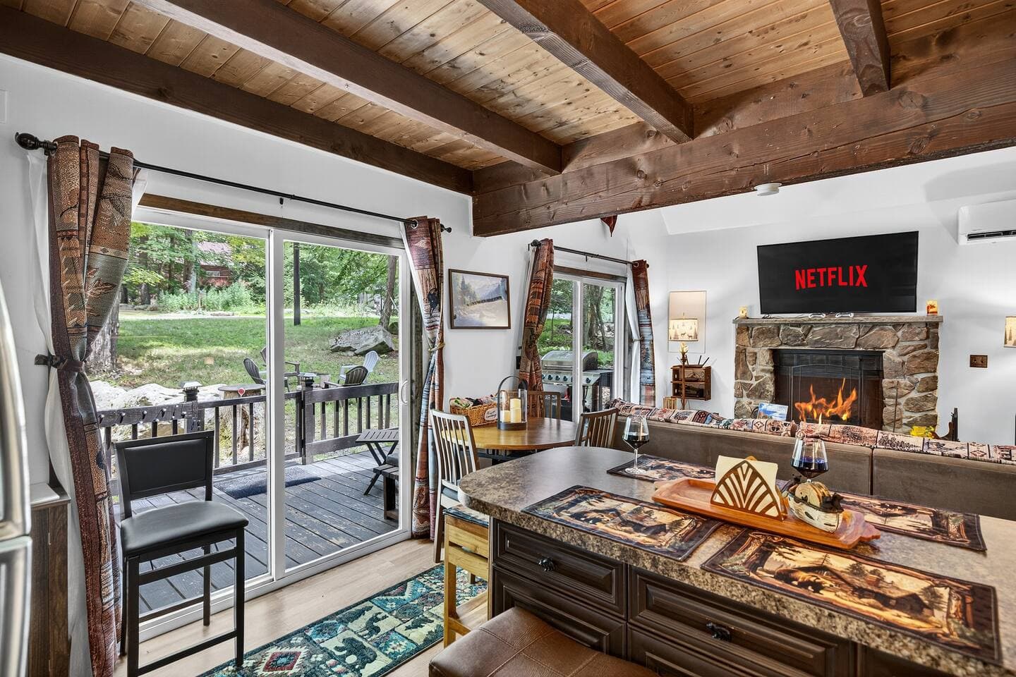 let plenty of light in with the dual large sliding glass doors