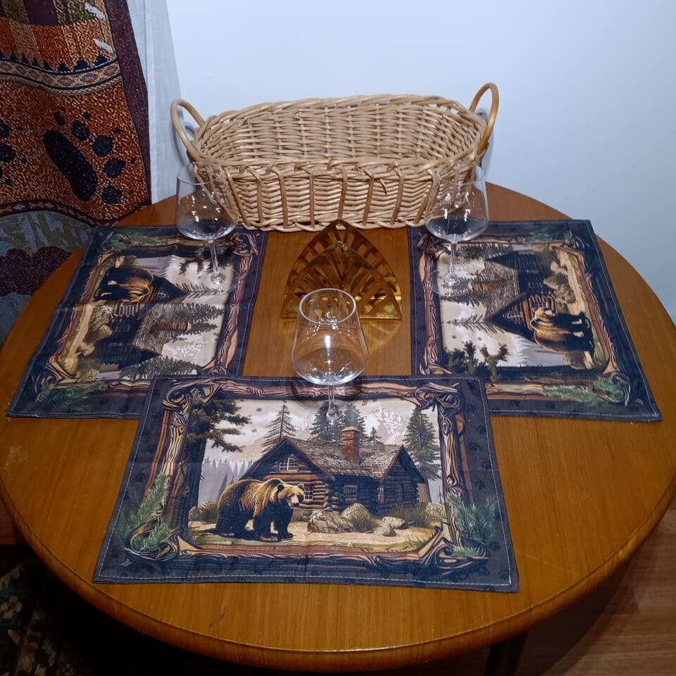 seat up to an additional four guests for breakfast lunch and dinner