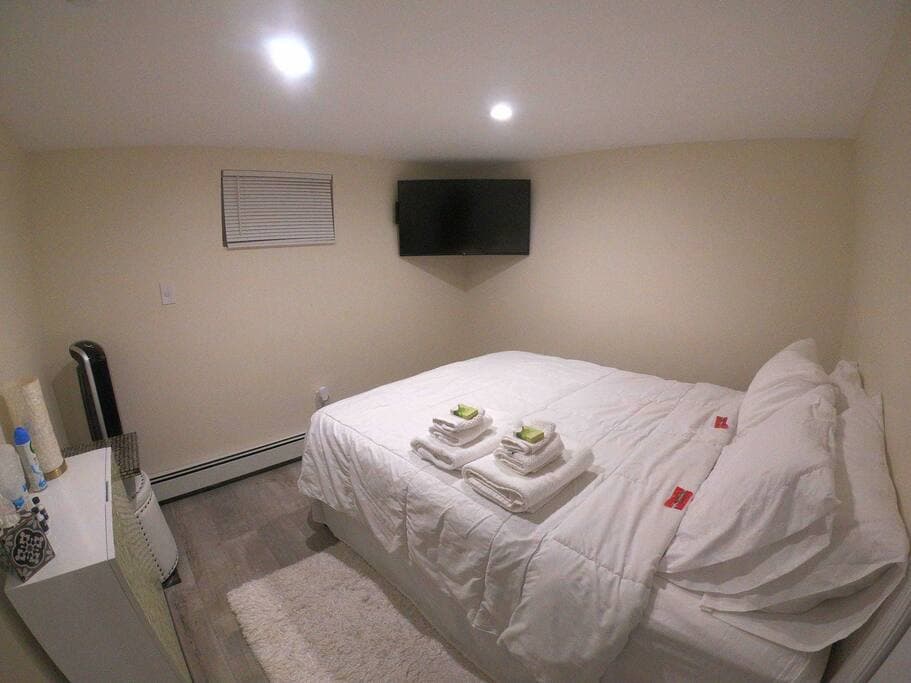 Queen Bedroom & Smart TV