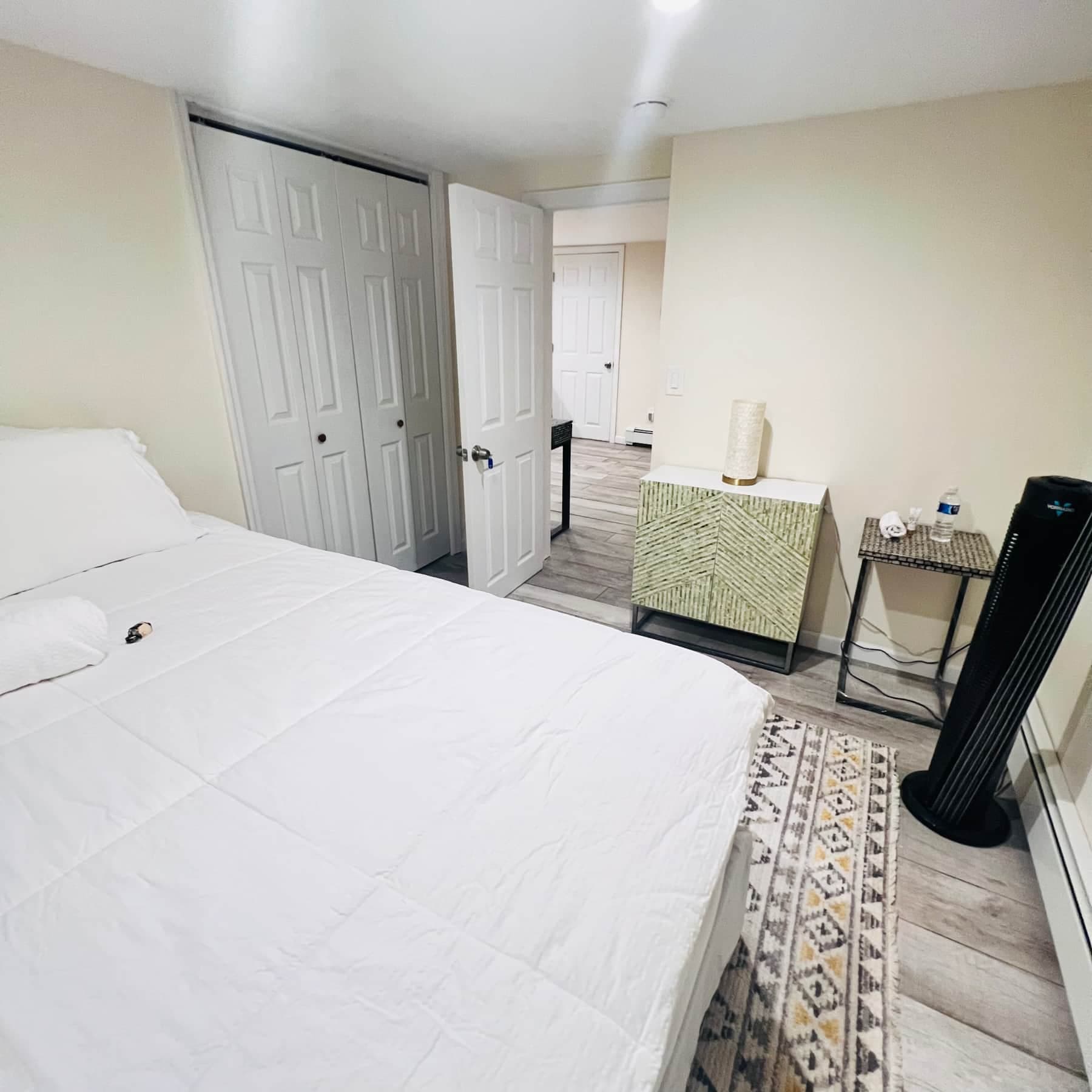 Queen Bedroom 