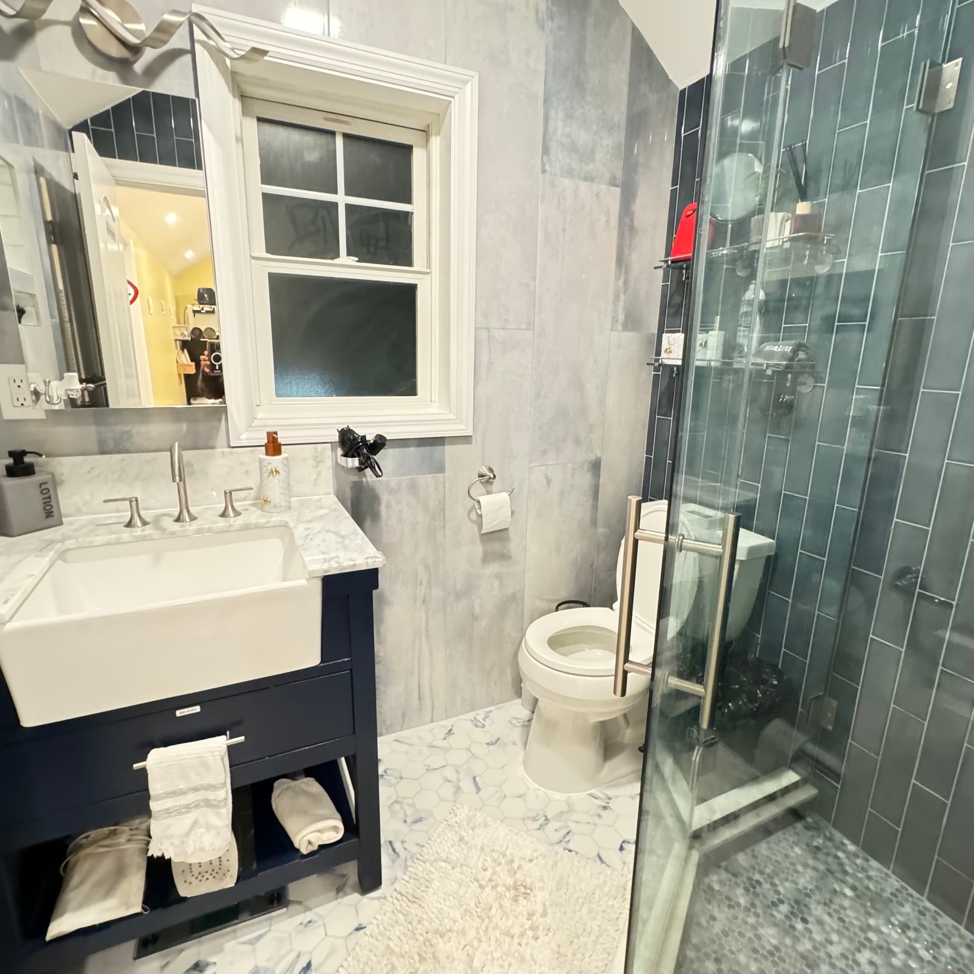 Bay Shore: Queen Bed Pet & Work Friendly