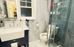 Bay Shore: Queen Bed Pet & Work Friendly