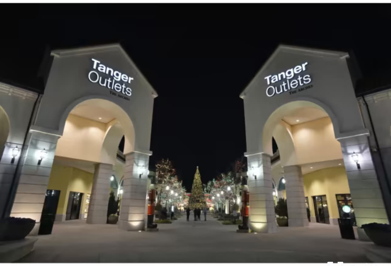  Deer Park, Tanger Outlets/ Regal Theater 8 minutes away