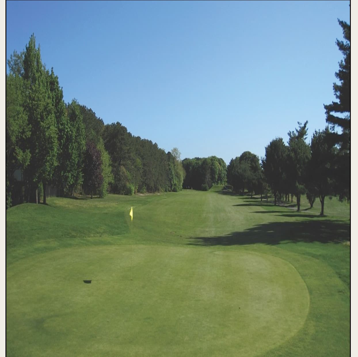Golf Courses & Country Clubs, 10 minutes away