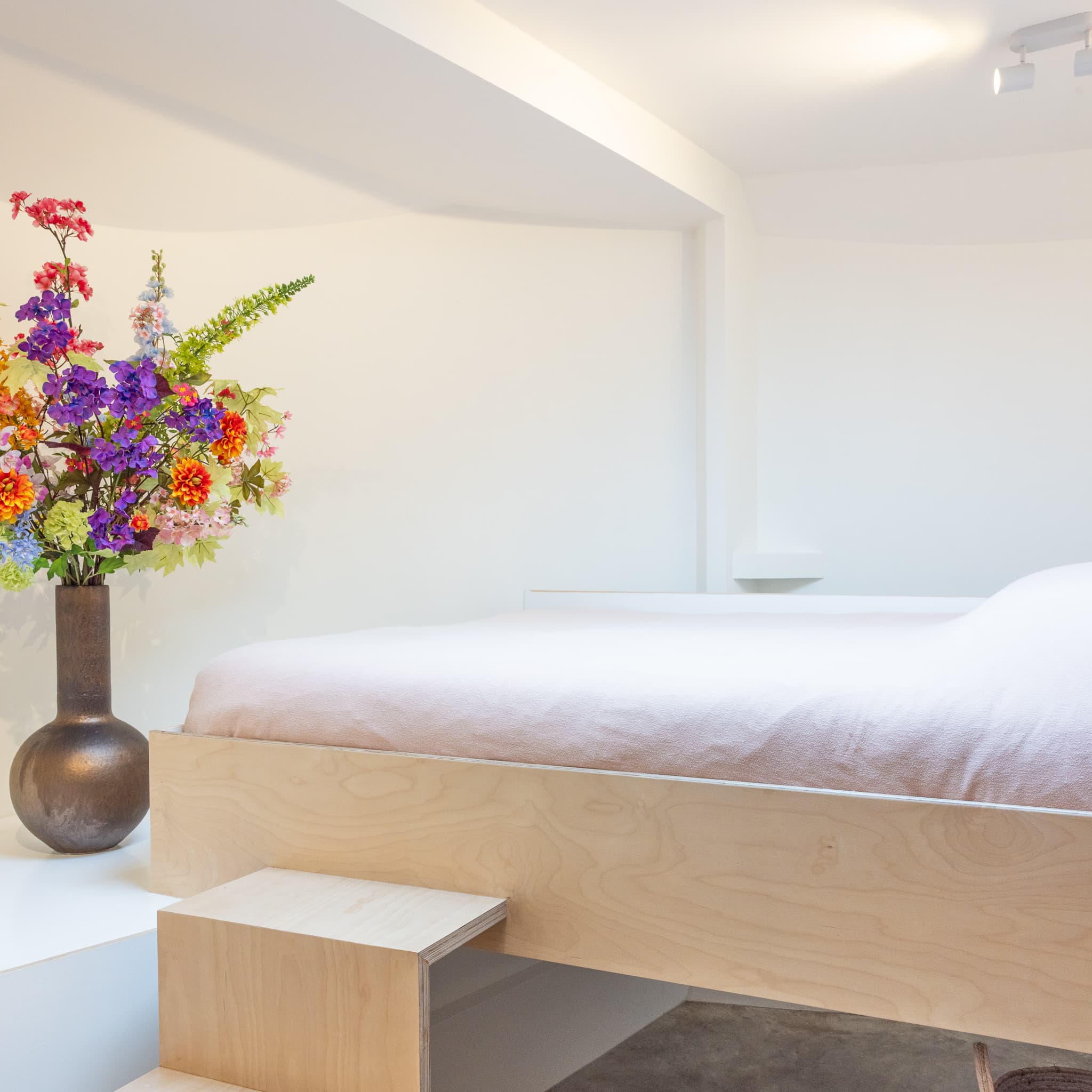 Your kingsize bed for your perfect relaxation - Houseboat Amsterdam BB
