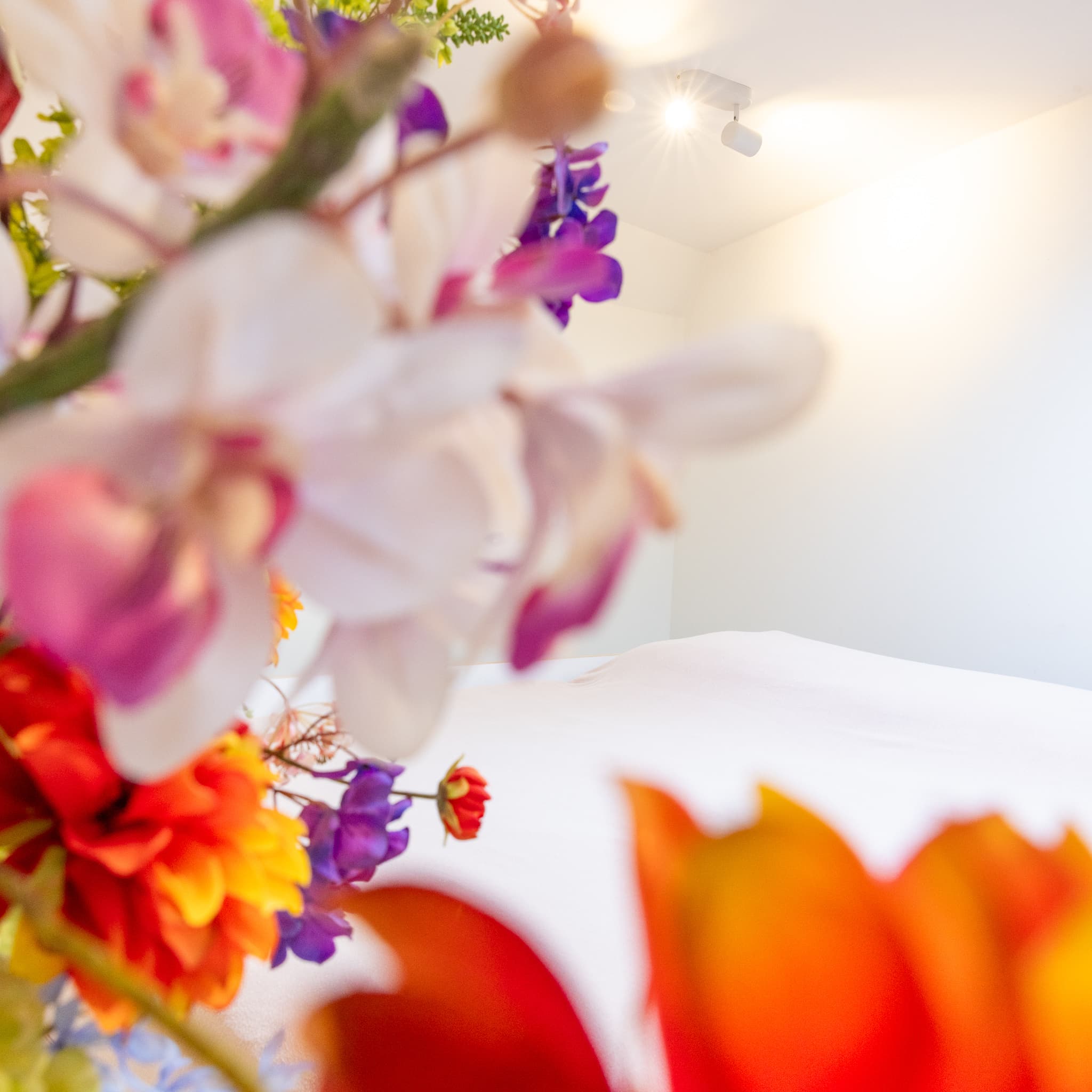 Flowers, always flowers - Houseboat Amsterdam BB