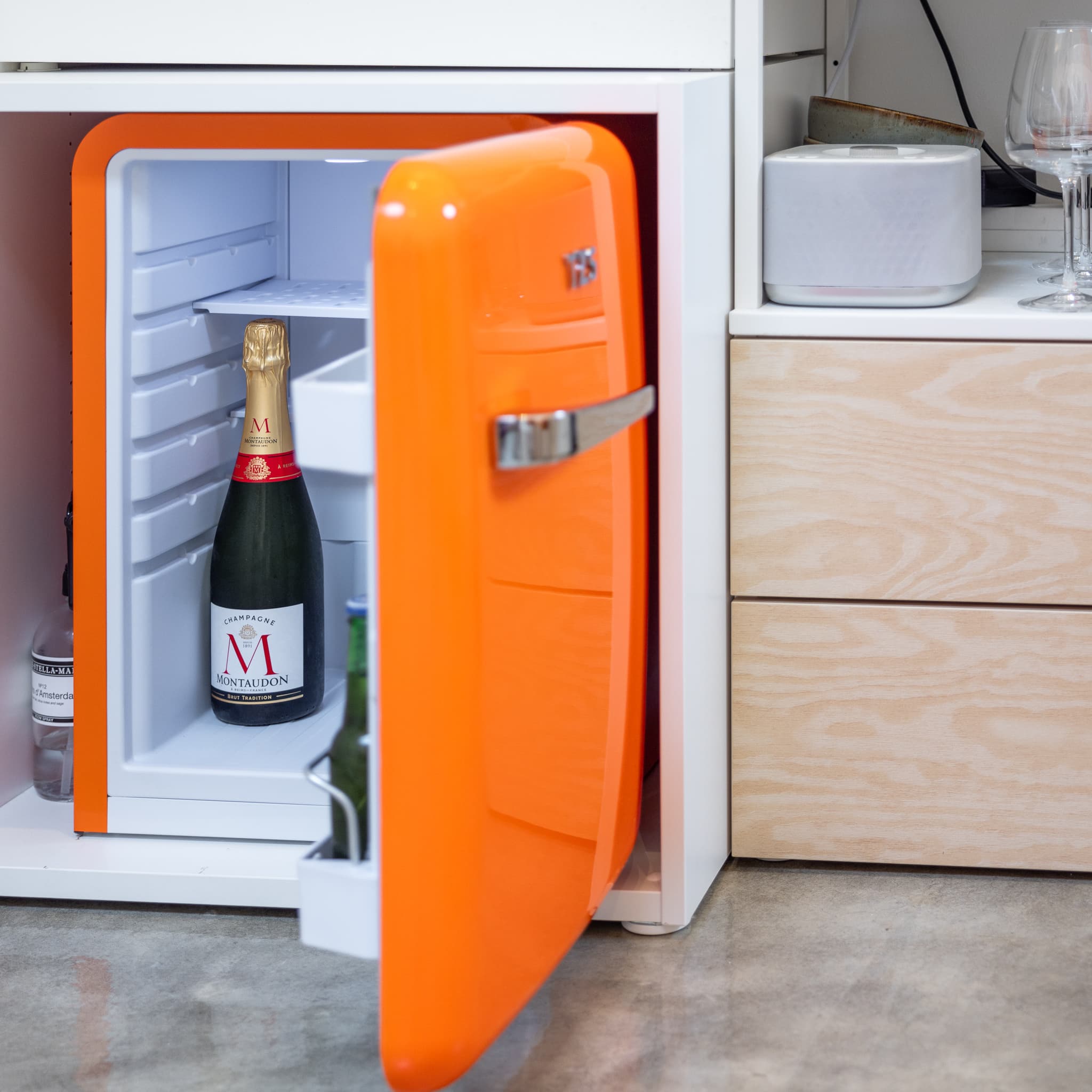 The fridge - keeping it cool - Houseboat Amsterdam BB