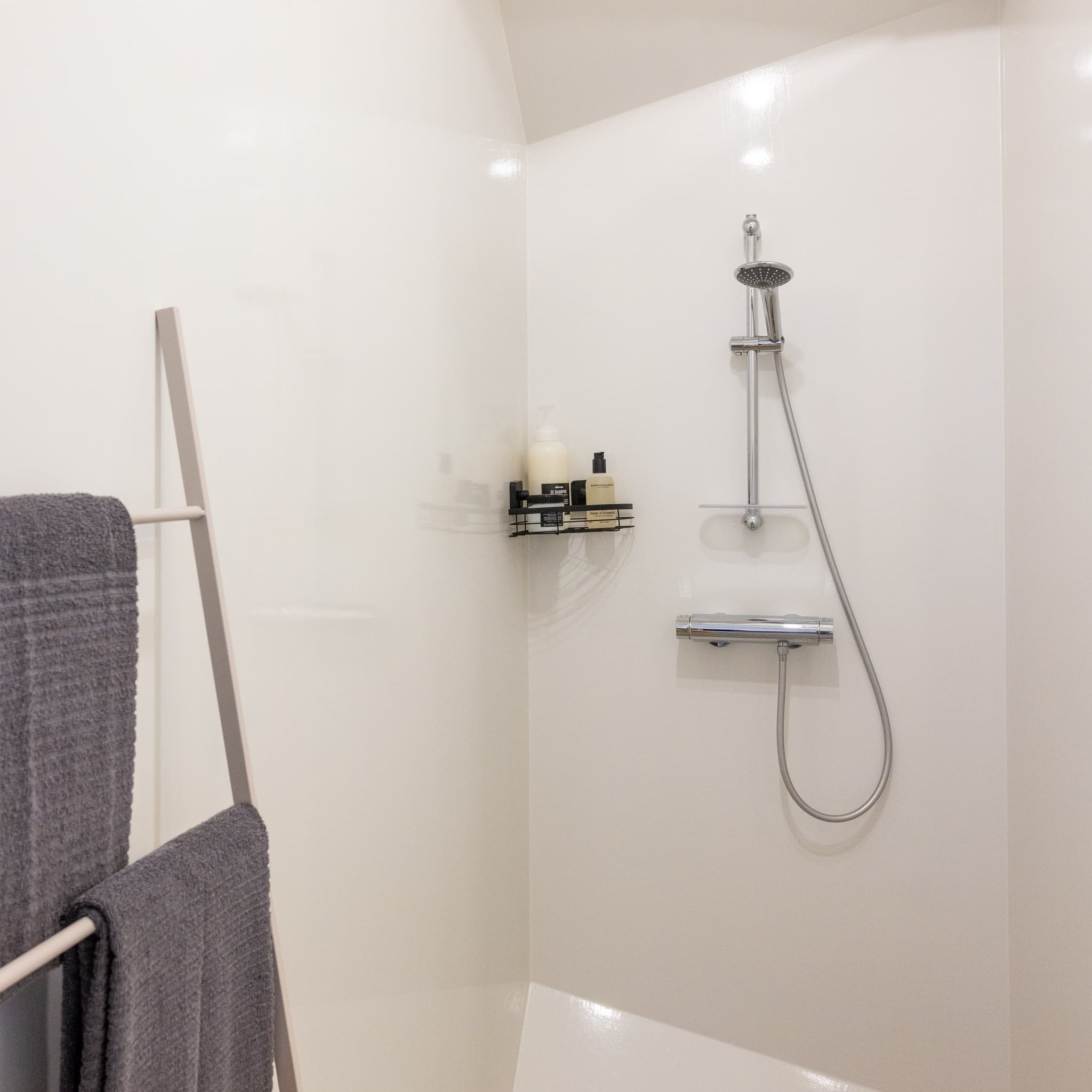 A very nice warm shower - Houseboat Amsterdam BB