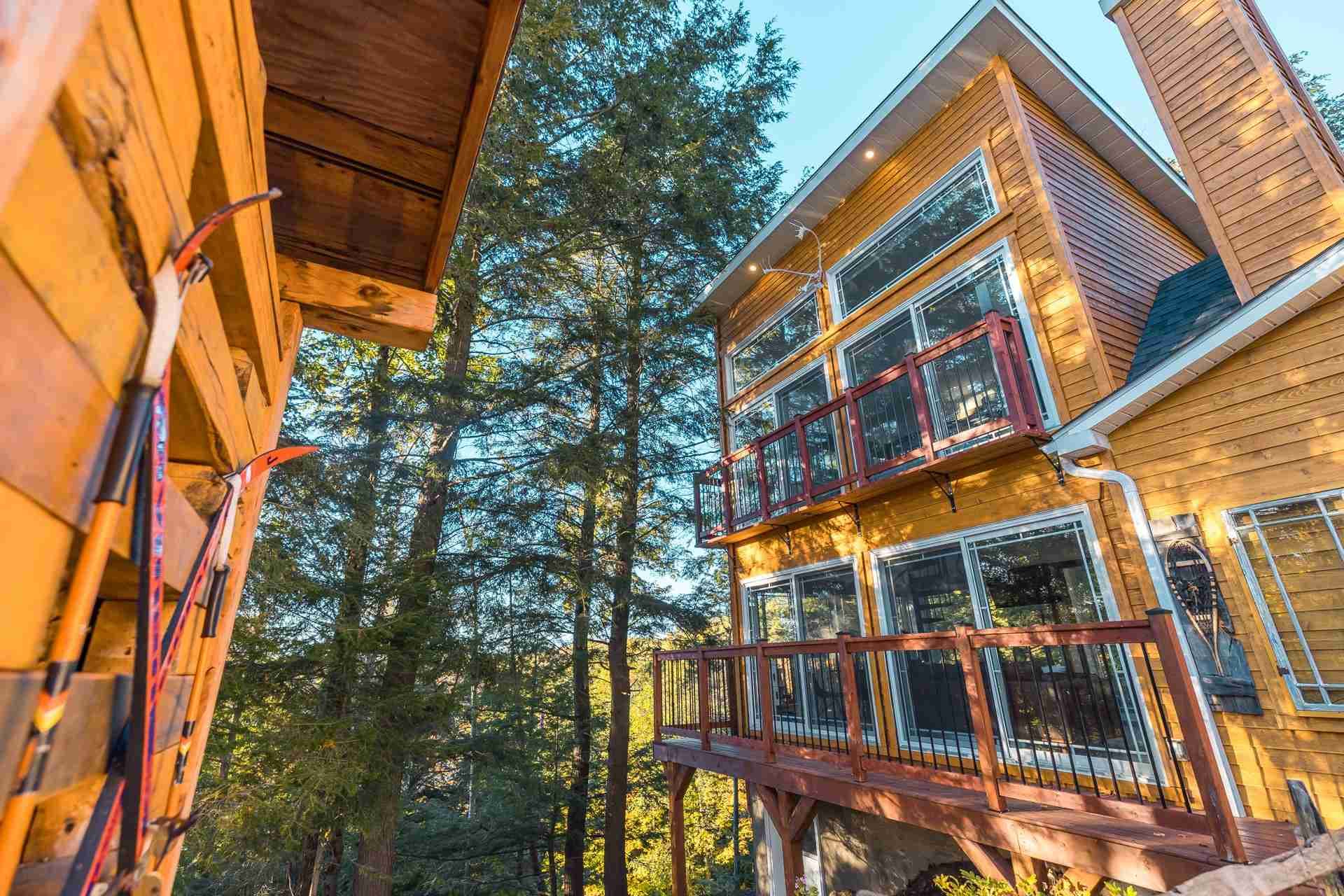 Beautiful abundant windows with lake view
