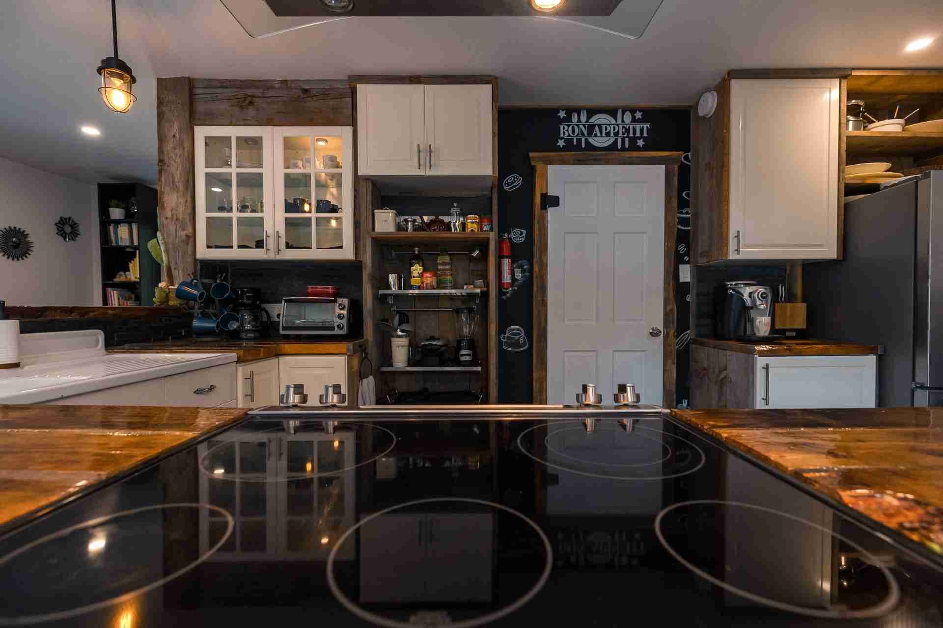 [Kitchen] Fully equipped with stove