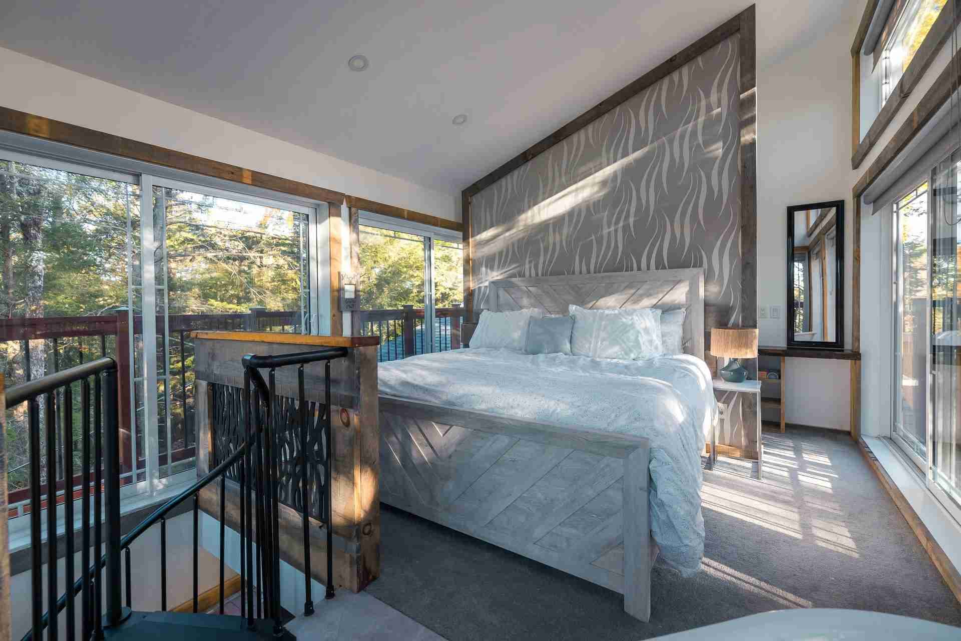 [Master bedroom] Cozy king size bed with windows