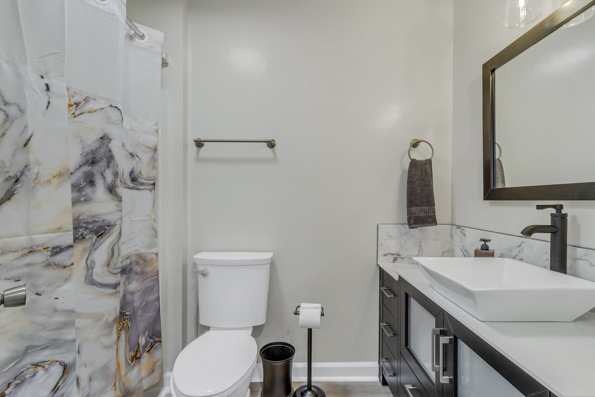 Full bath outside of queen bed room.