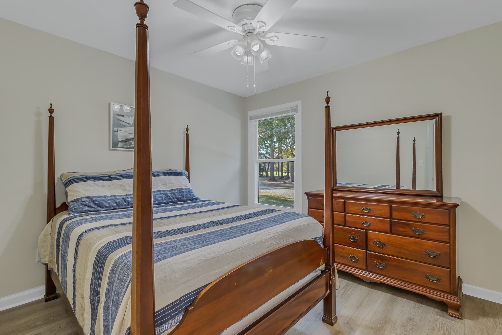 Full bed room with view of front yard.