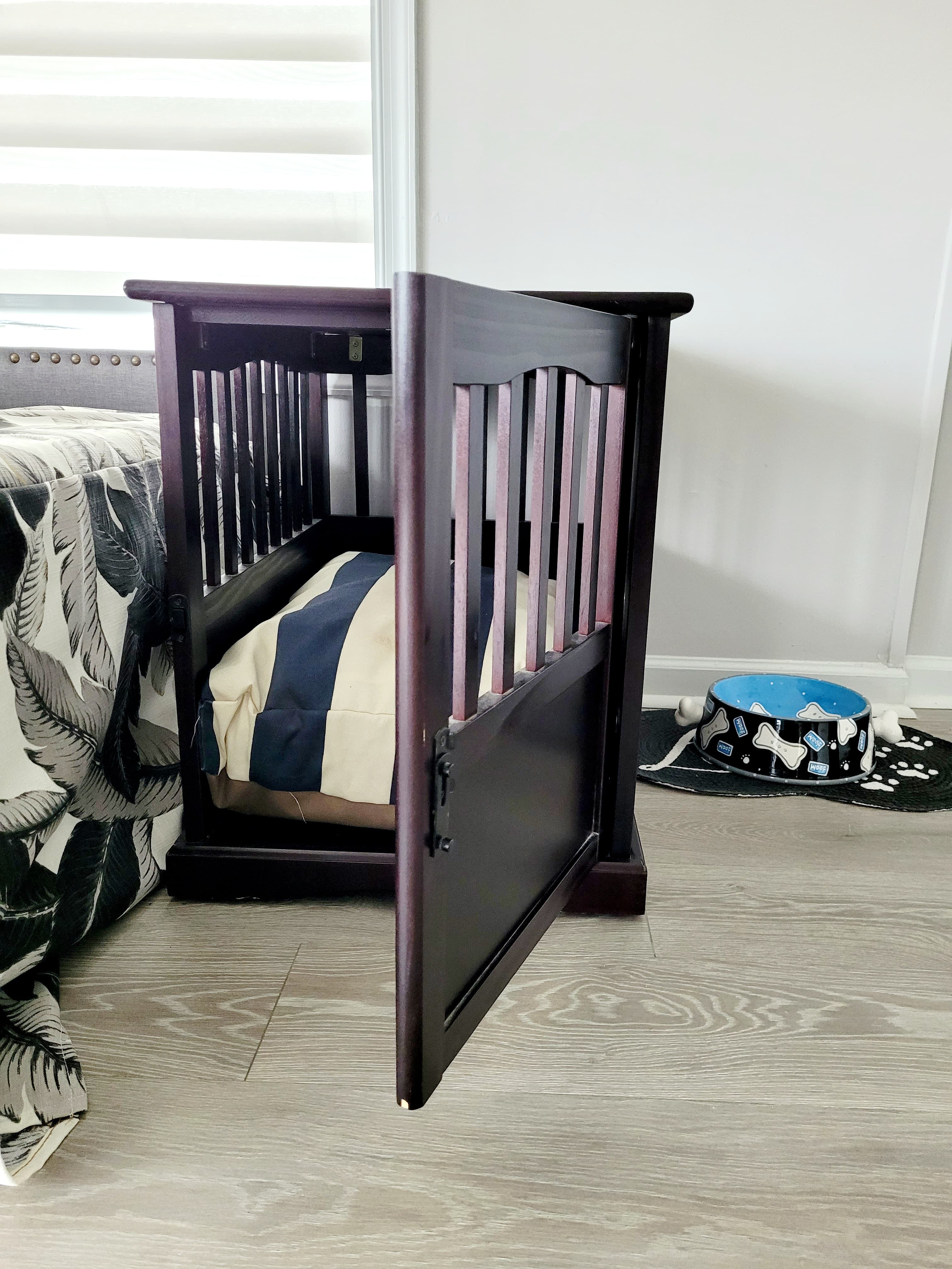 Additional dog crates in the primary and queen bedrooms for small to medium sized dogs.