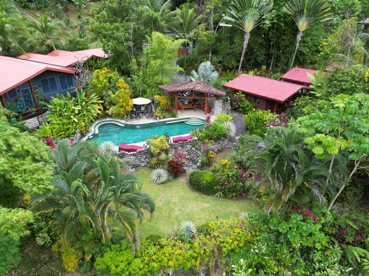 Casitas Del Rio Riverfront Nature Lodge vacation property in Costa Rica Pool and villas