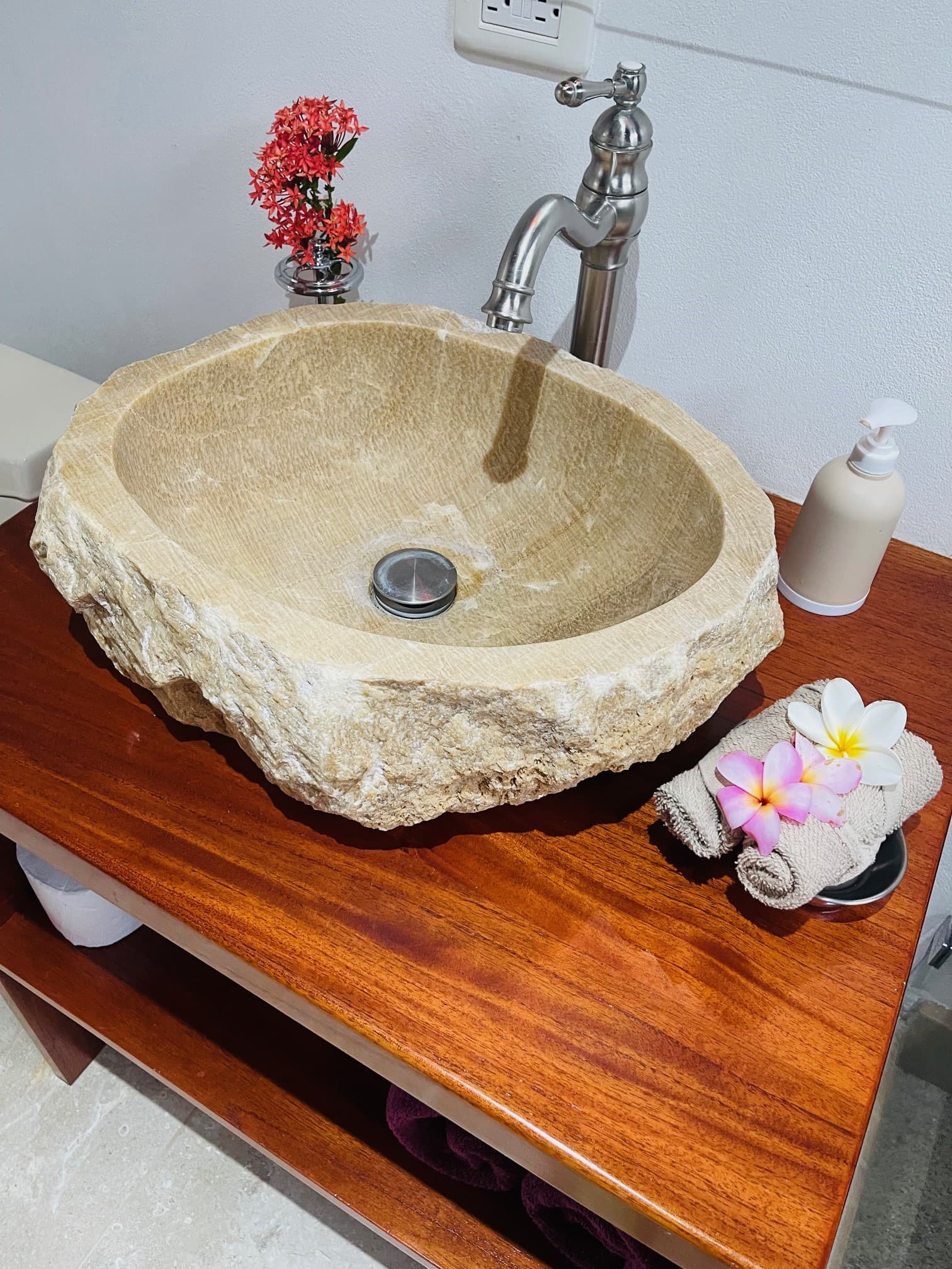 Granite sink in the bathroom of Sloth Villa