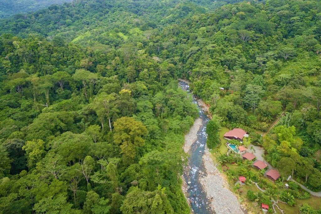 Surround by a massive nature park yet on 2 kilometers from the beach
