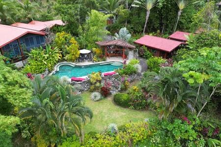 Romantic, nature lovers, and a birdwatching paradise!
