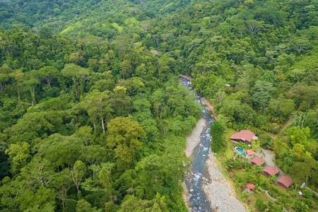 Immersed in nature and only 2km to the beach!