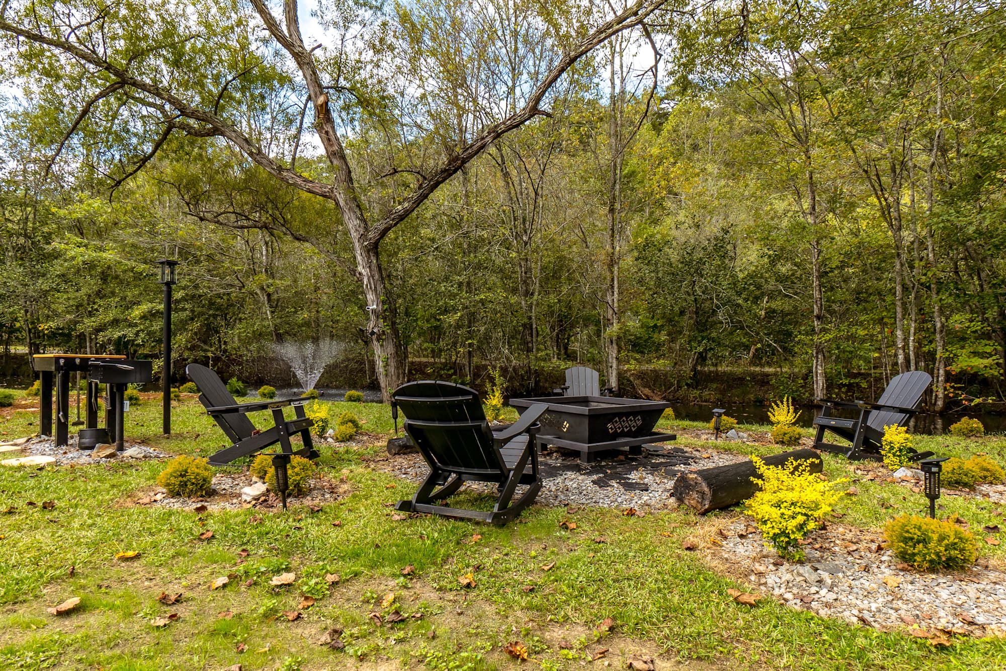 Front Yard (Lakeside) Fire Pit 