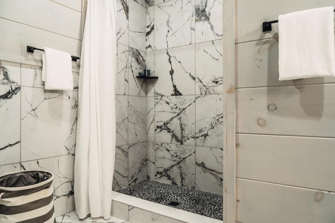 Master Bedroom Bathroom (Main Floor) Walk-in Shower